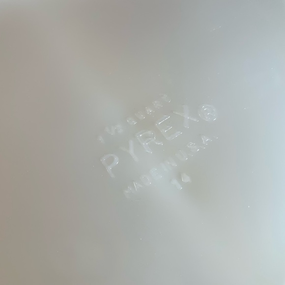 Vintage Pyrex ‘Snowflake’ pattern black #043 2 piece divided casserole set - Picture 13 of 13